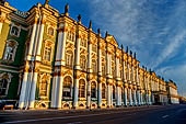 San Pietroburgo - il Palazzo d'Inverno sulla riva sinistra della Neva.